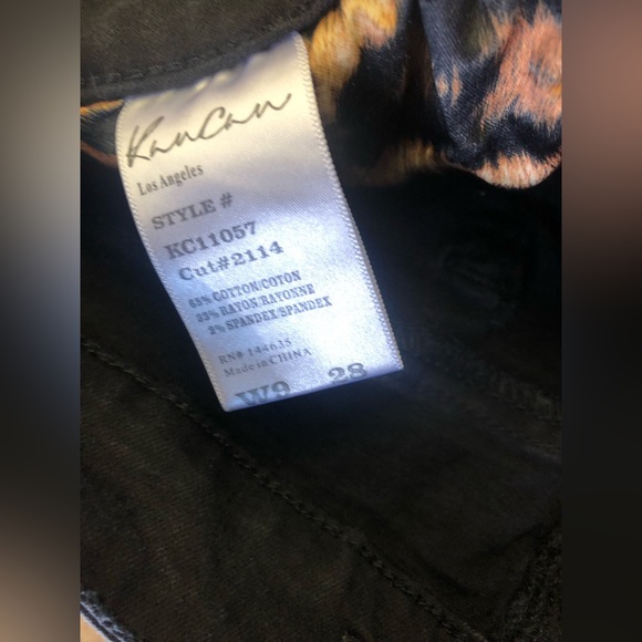 KANCAN LOS ANGELES DISTRESSED SHORTS IN SIZE 9 - Picture 6 of 7